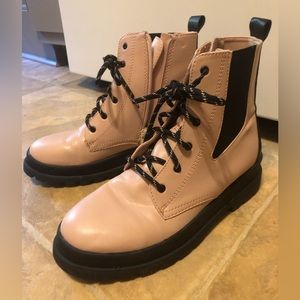 WonderNation Girls Boots.  size 6.